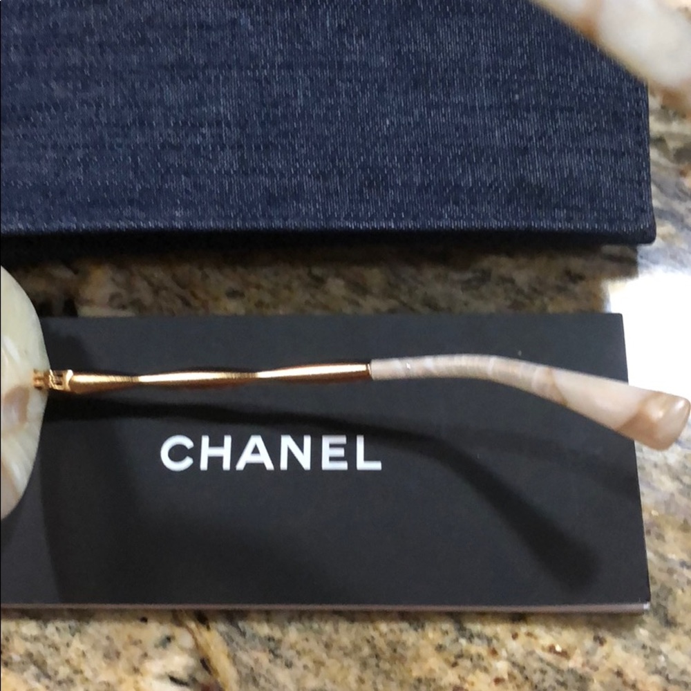 NEW, Authentic CHANEL Oval Marble Sunglasses - Picture 5 of 7